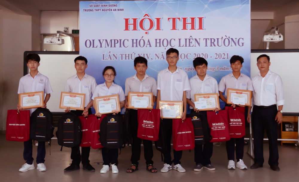 bdu dong hanh cung cuoc thi olympic hoa hoc lien truong 10