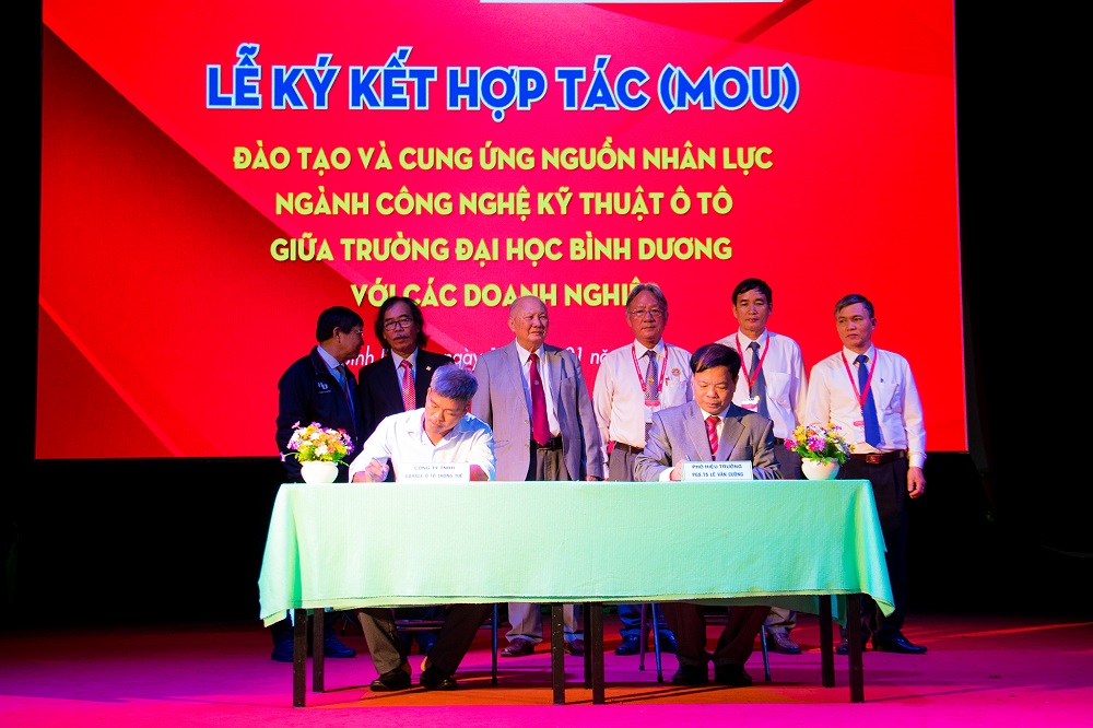 vi sao nganh o to lien tuc hot jpg 2